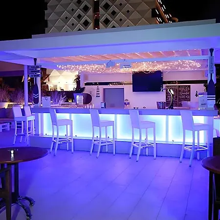Supreme Adults Only 4* İçmeler